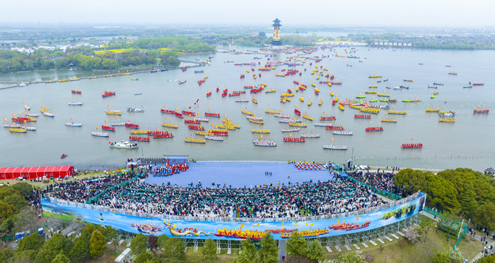 Qintong Boat Festival launches with pizzazz in Jiangyan